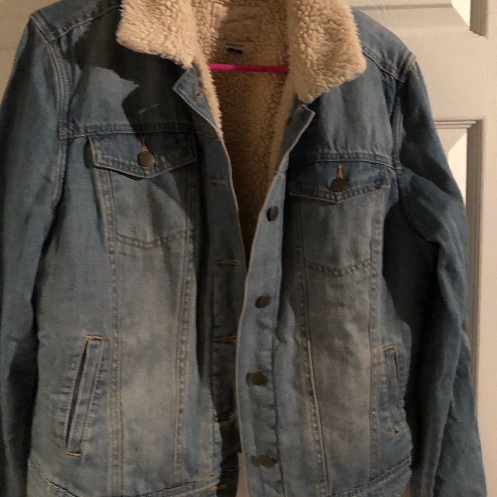 fuzzy/Jean jacket - Picture 2 of 4